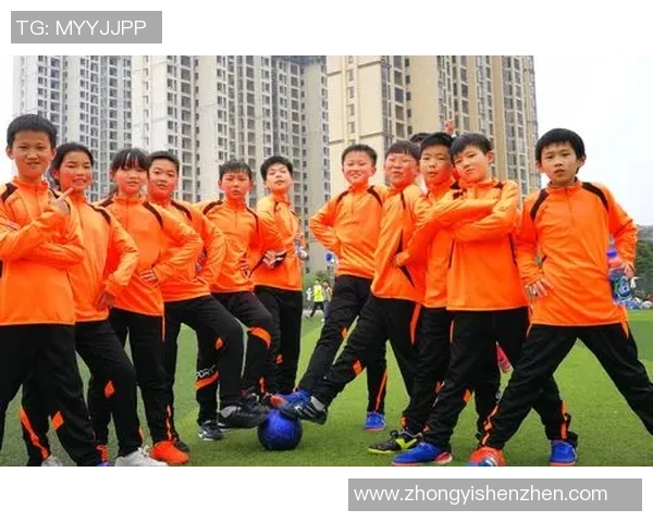 《追逐绿茵梦想的少年们从足球星梦开始逐步成长与奋斗》 《追逐绿茵梦想的少年们从足球星梦开始逐步成长与奋斗》