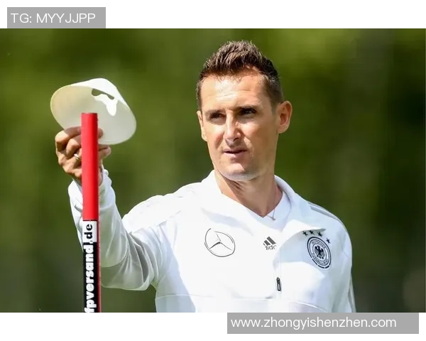 克洛泽：德国足球传奇射手的辉煌历程与世界足坛影响力