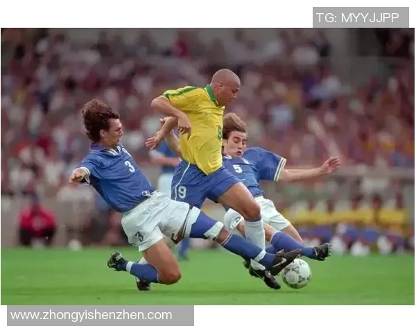 猜球星足球大挑战 带你一起识别全球顶级球员的经典瞬间